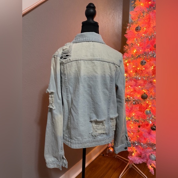 Mono B Distressed Denim Jacket Size Large. Style # KJ9439. - Picture 2 of 4